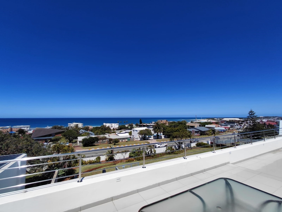 5 Bedroom Property for Sale in Jeffreys Bay Central Eastern Cape
